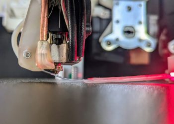 Fraunhofer IWU 为工业应用开发自动化电缆和光纤铺设