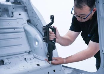 Shining 3D引入了自由螺旋杆序列，以进行精确的光点测量